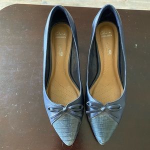 Low heel navy